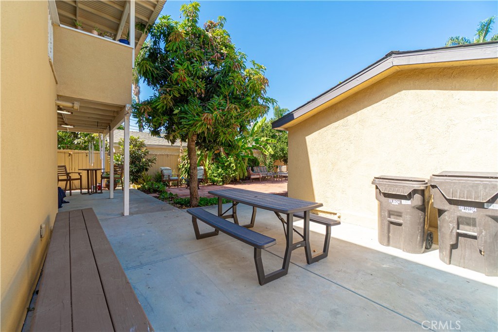 1562 W 31st Street Property Photo 19