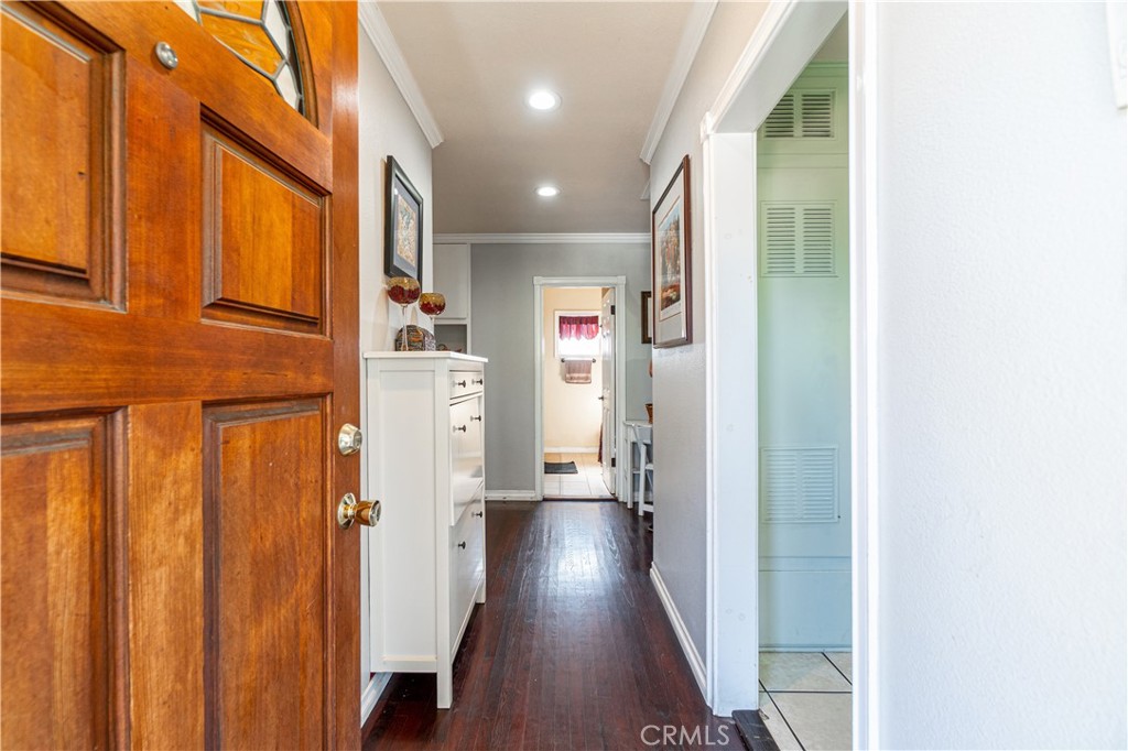 1562 W 31st Street Property Photo 20