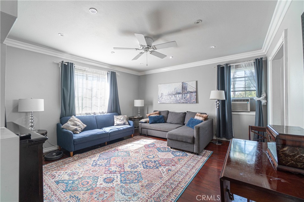 1562 W 31st Street Property Photo 21