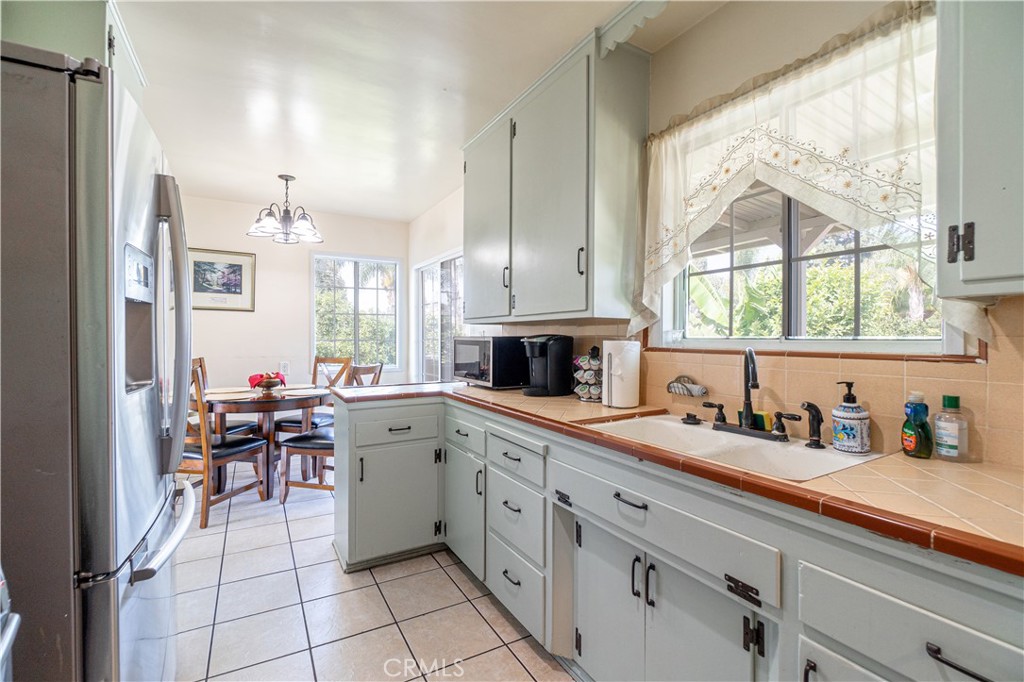 1562 W 31st Street Property Photo 26