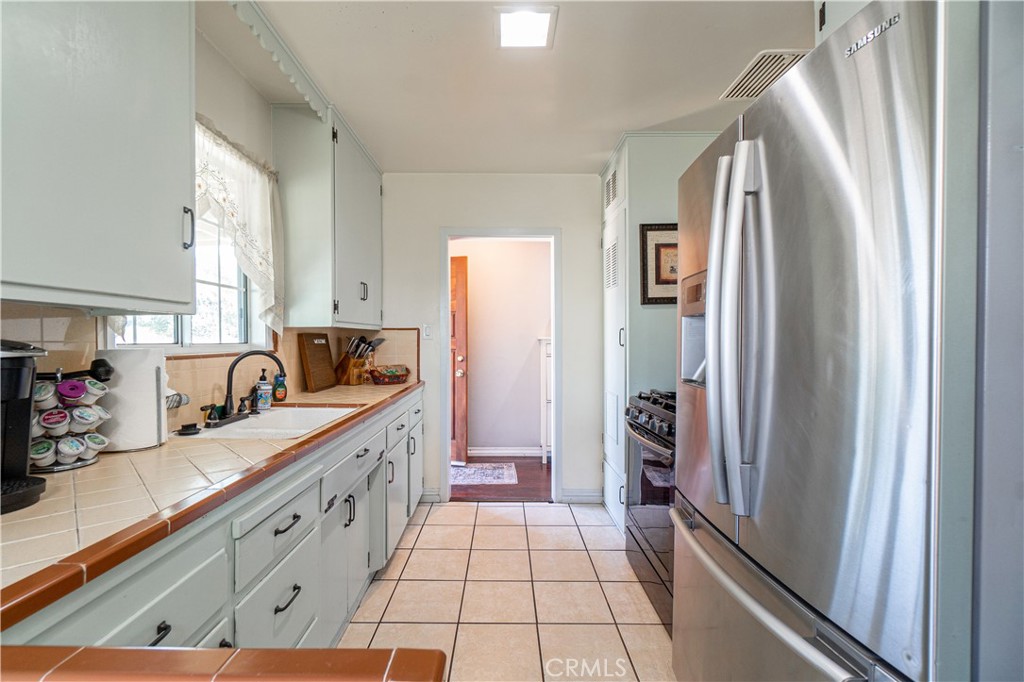 1562 W 31st Street Property Photo 27