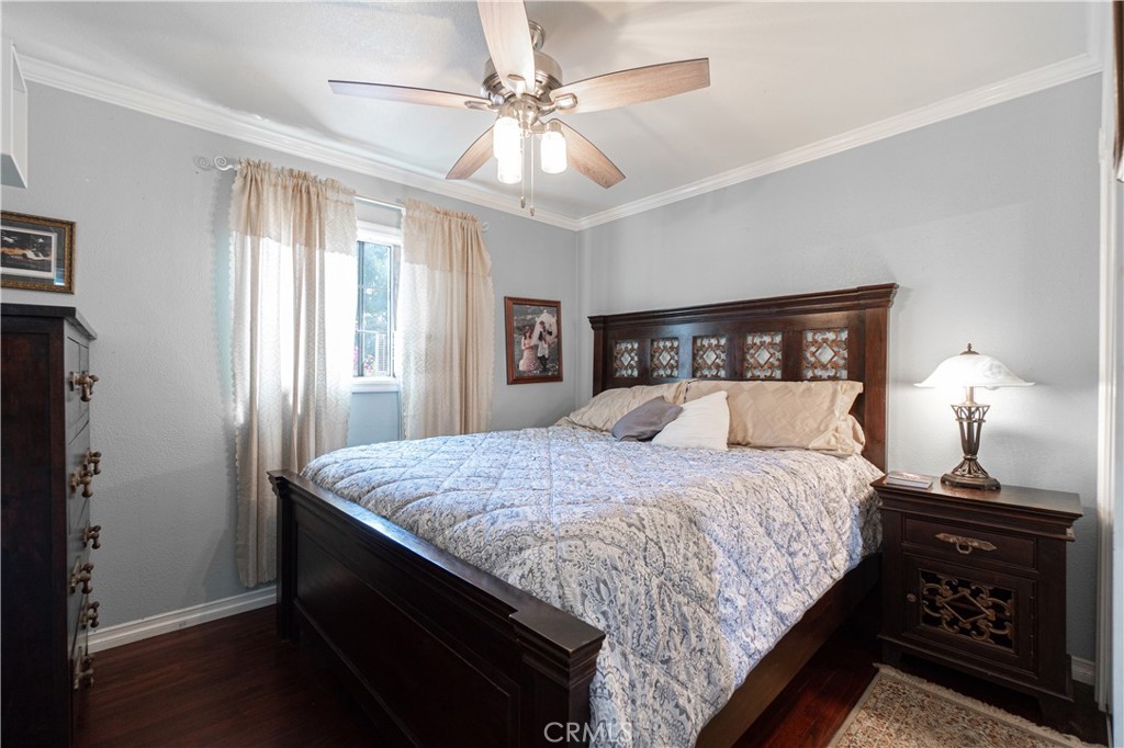 1562 W 31st Street Property Photo 29