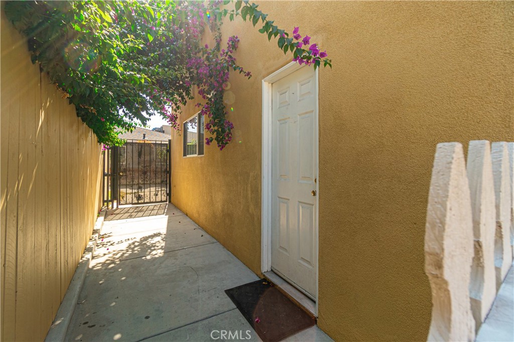 1562 W 31st Street Property Photo 36