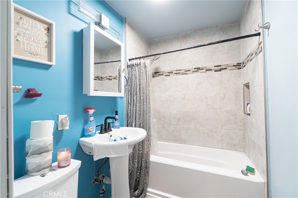 1562 W 31st Street Property Photo 37