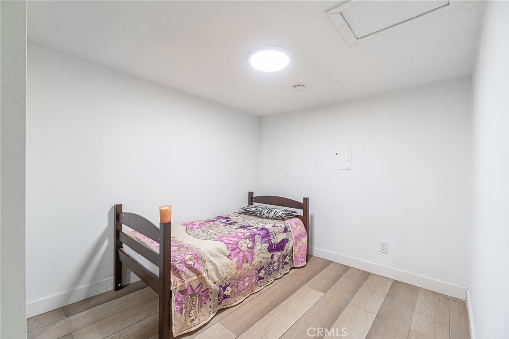 1562 W 31st Street Property Photo 38
