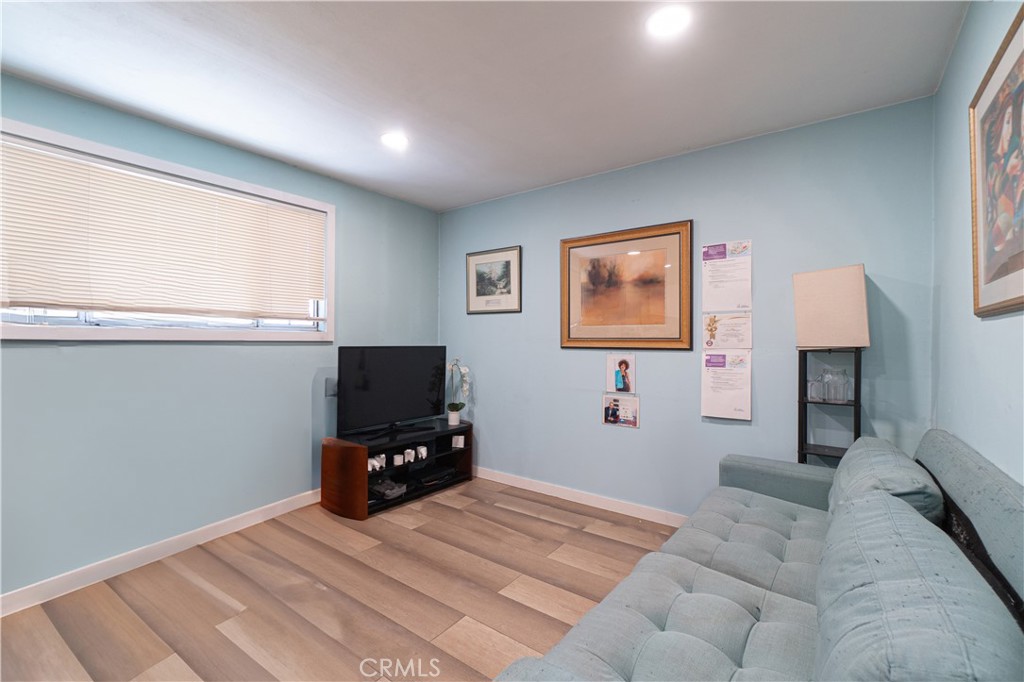 1562 W 31st Street Property Photo 40