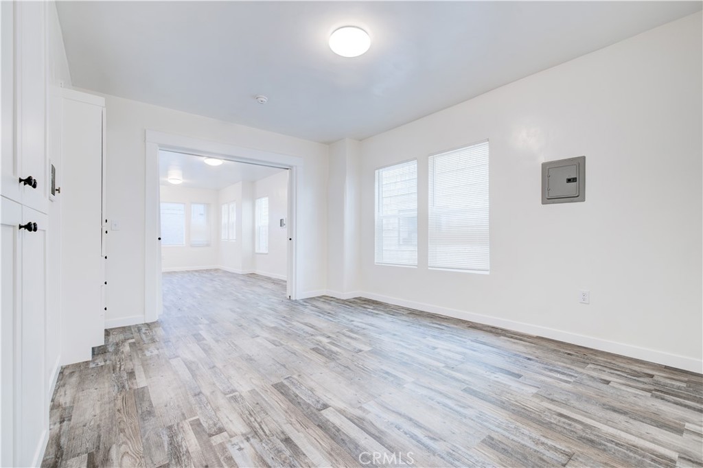 12 25th Place Property Photo 2