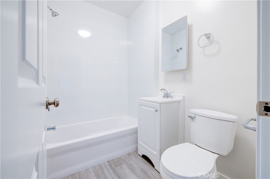 12 25th Place Property Photo 11