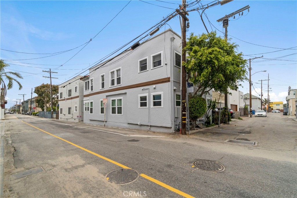 12 25th Place Property Photo 17