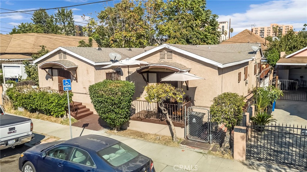 1825 E 3rd Street Property Photo 10