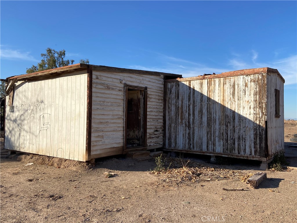 1896 & 1890 E Underwood Road Property Photo 3