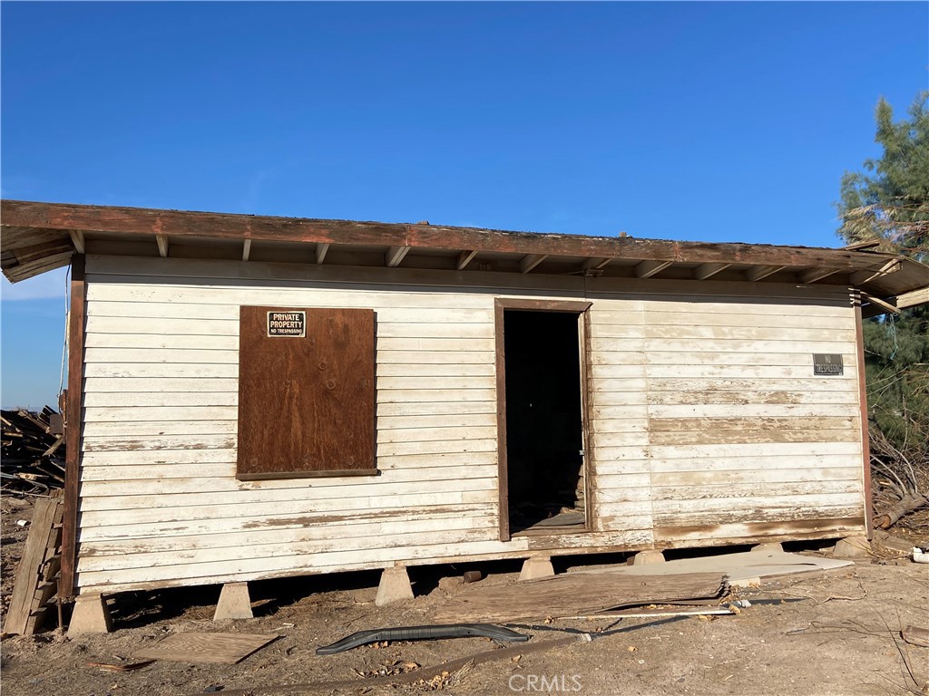 1896 & 1890 E Underwood Road Property Photo 4