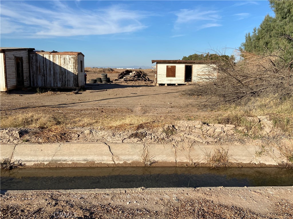 1896 & 1890 E Underwood Road Property Photo 5