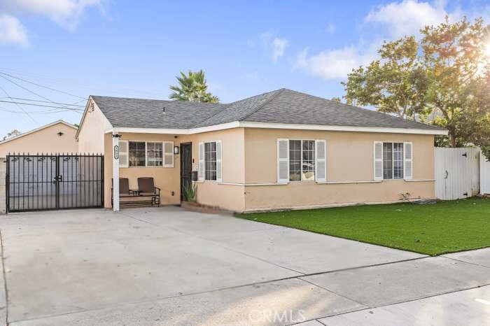 1052 Greenhedge Street Property Photo