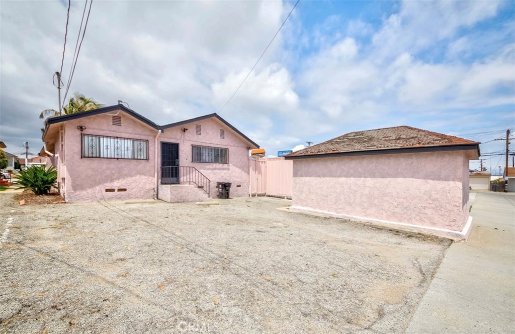 841 W 9th Street Property Photo 5
