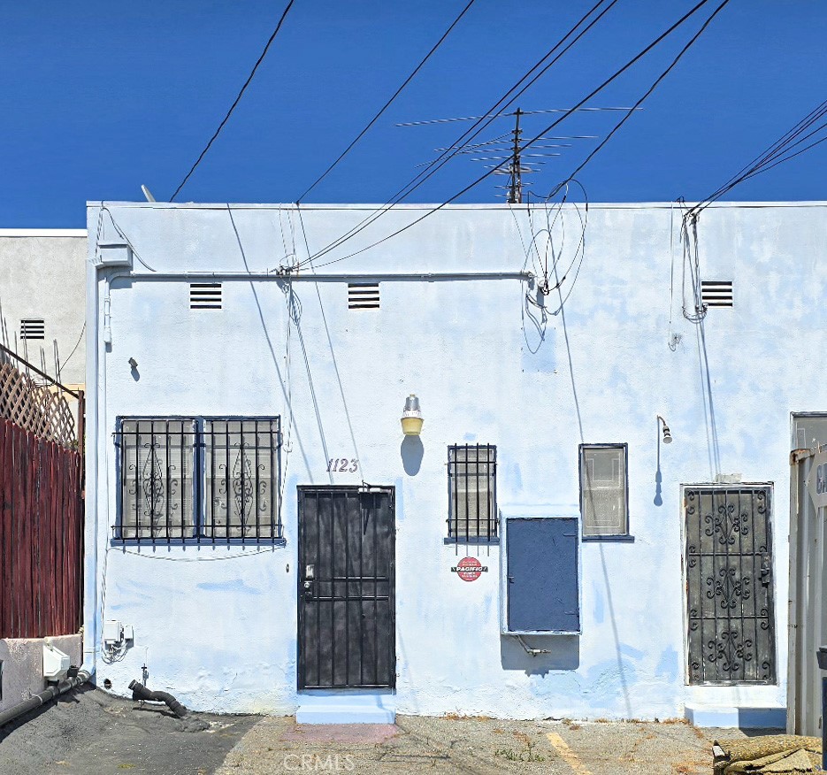 1123 N La Brea Avenue Property Photo 2