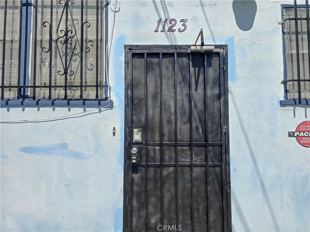 1123 N La Brea Avenue Property Photo 3