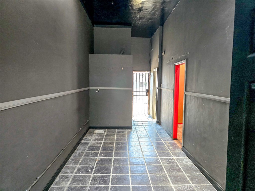 1123 N La Brea Avenue Property Photo 8
