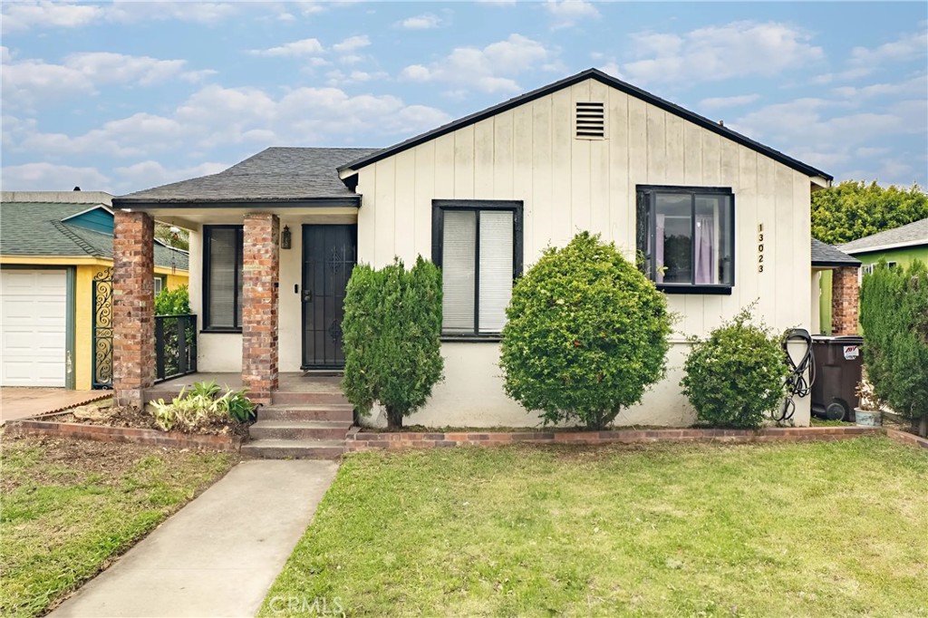 13023 Cordary Avenue Property Photo 1