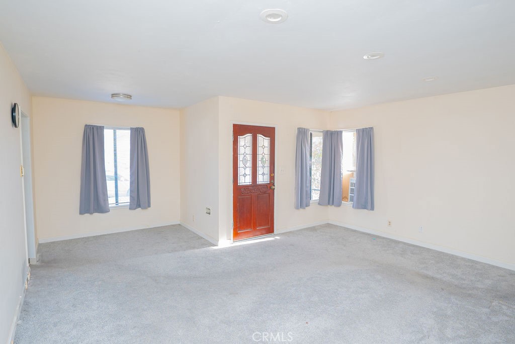 13023 Cordary Avenue Property Photo 5