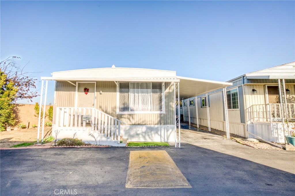 20524 Vista Property Photo