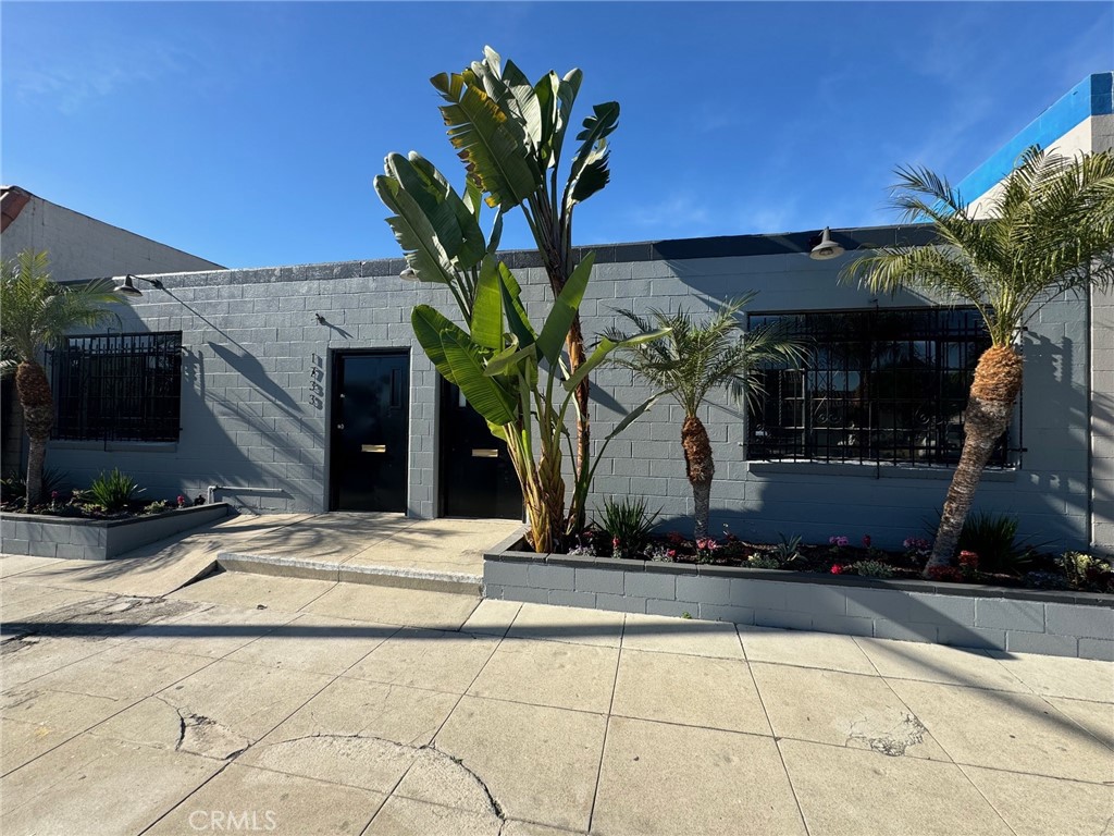 1731 1733 Border Avenue Property Photo 2