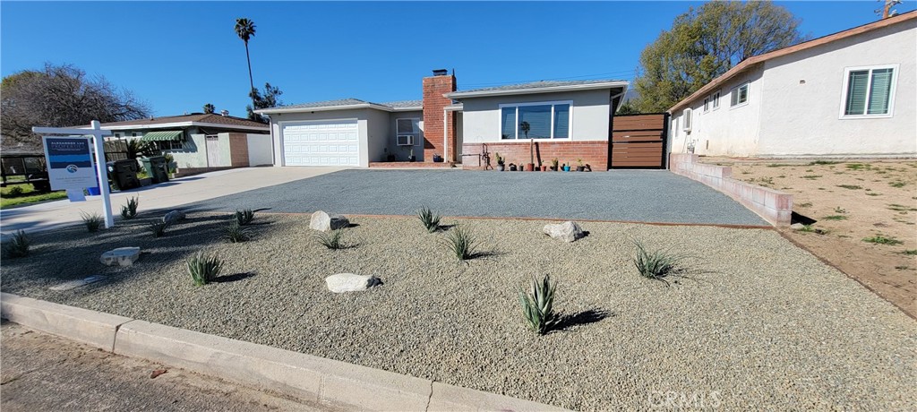 25542 Edgemont Drive Property Photo 1