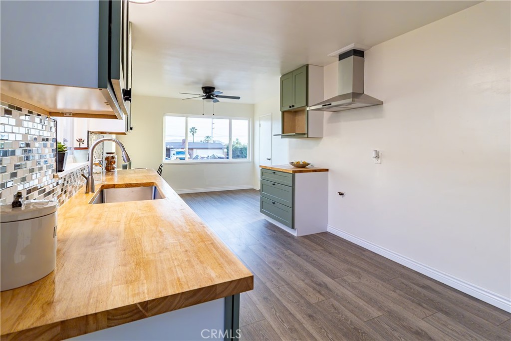 25542 Edgemont Drive Property Photo 4