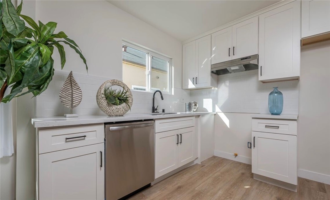 1435 W 53rd Street Property Photo 4