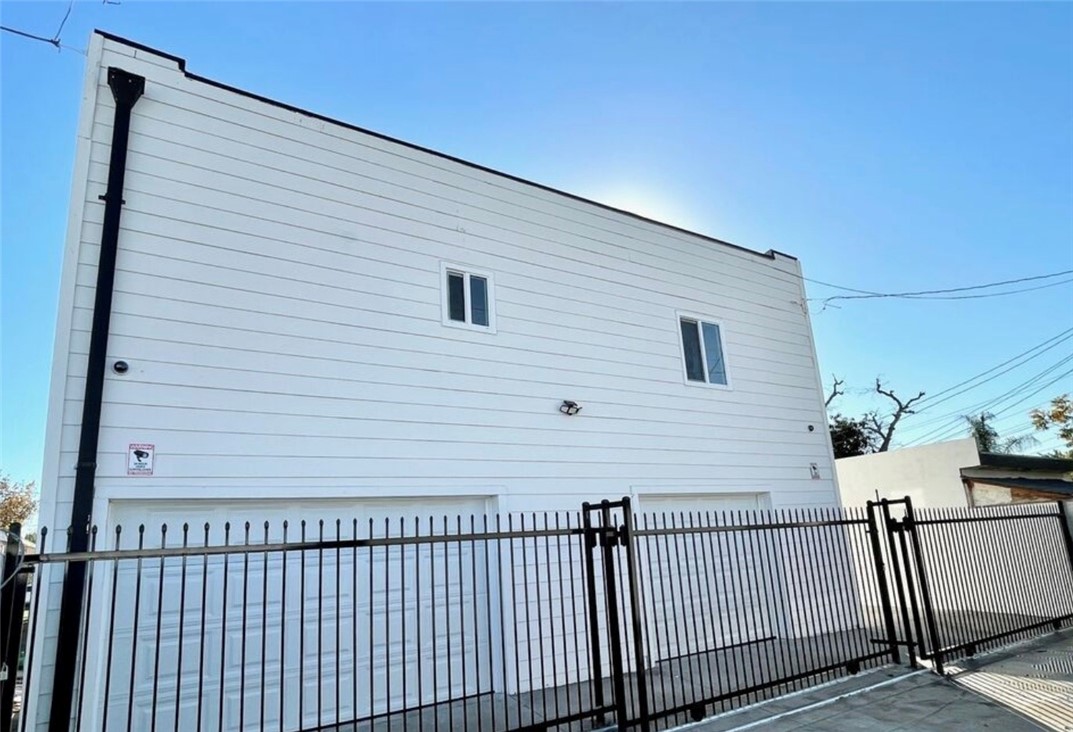 1435 W 53rd Street Property Photo 17