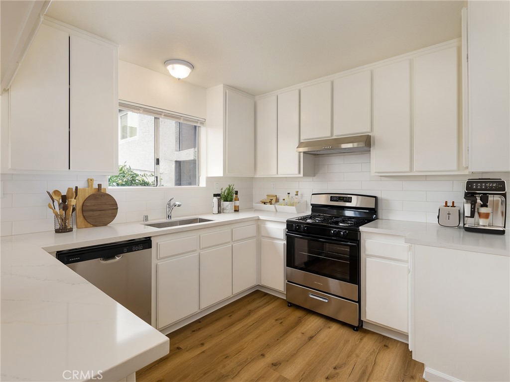 730 W 5th Street Property Photo 5