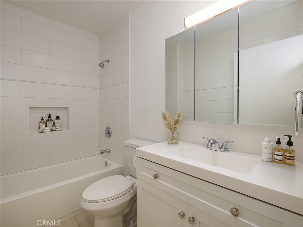 730 W 5th Street Property Photo 7