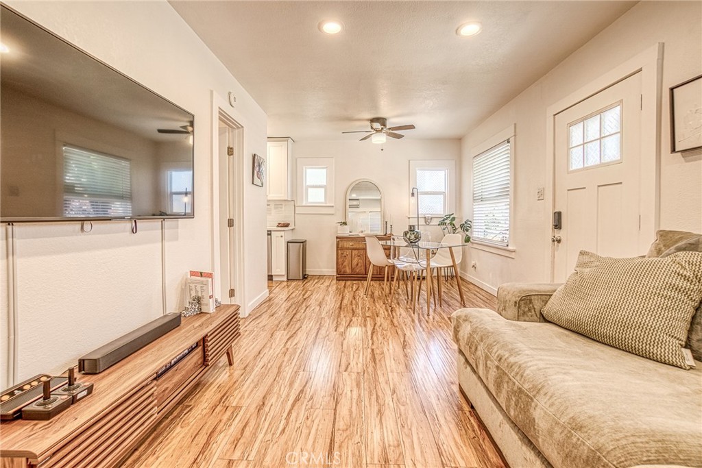 1075 Coronado Avenue Property Photo 8