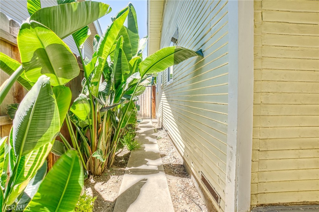 1075 Coronado Avenue Property Photo 17