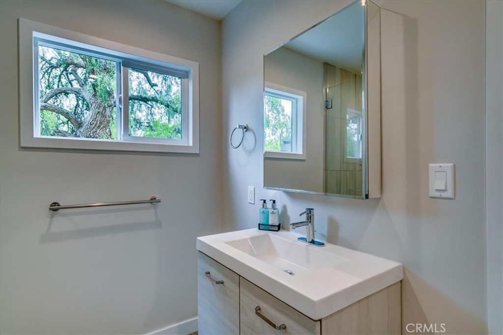 323 Culver Boulevard Property Photo 52