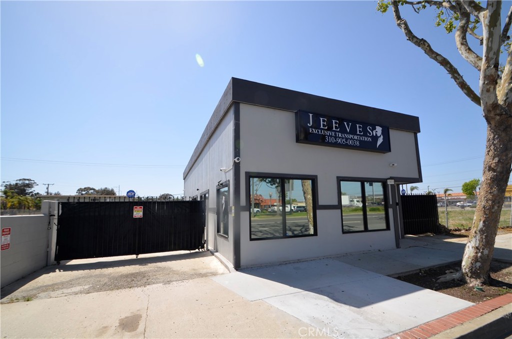 15815 Hawthorne Blvd Property Photo 3