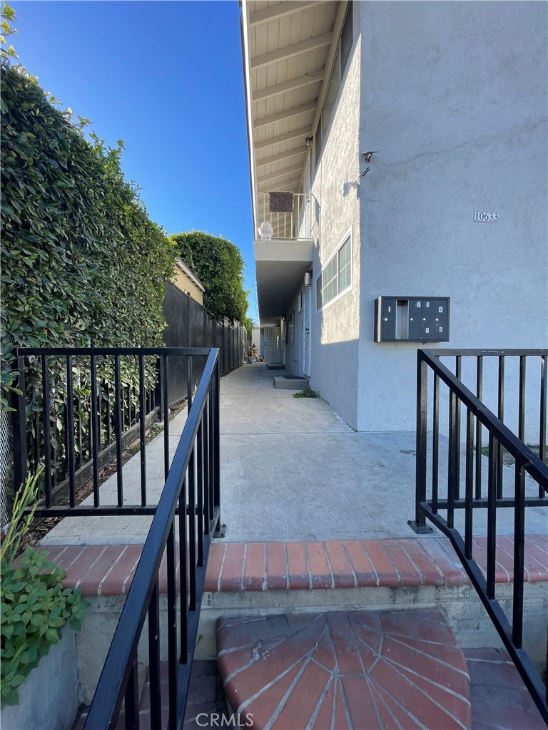 10633 S Budlong Avenue 5 Property Photo 2