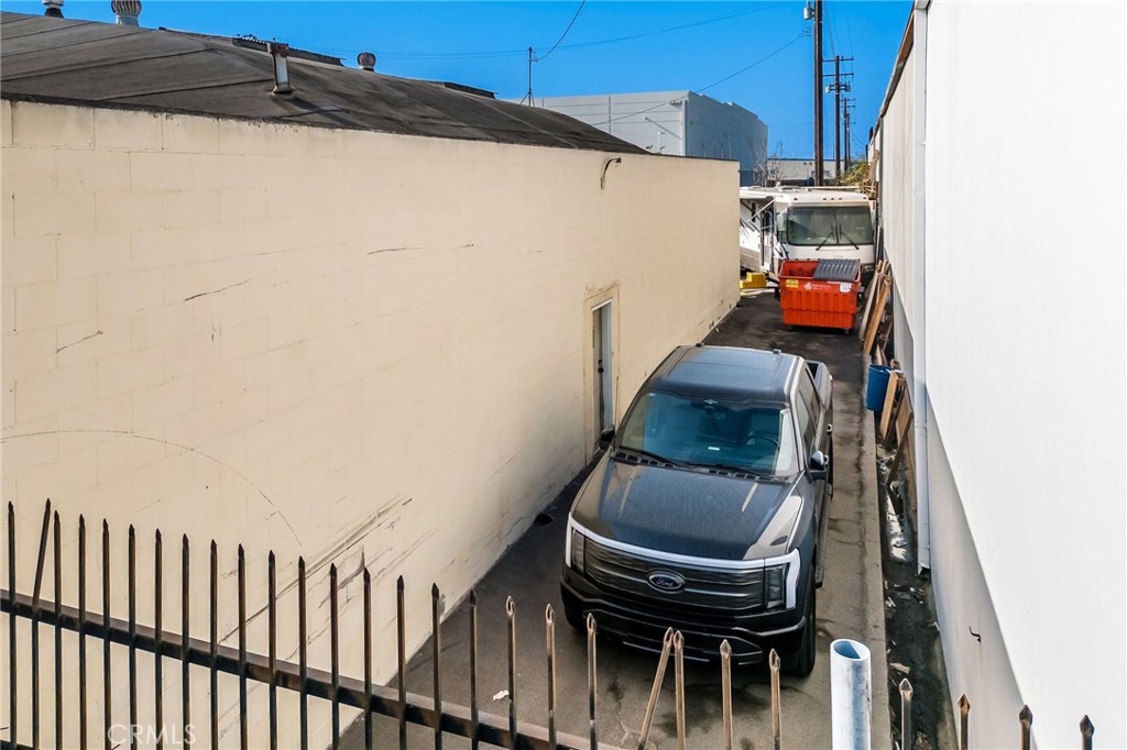 16301 S Broadway Street Property Photo 4
