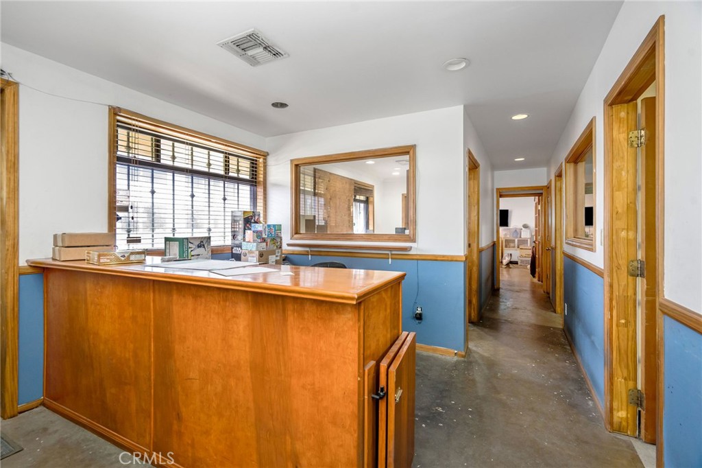 16301 S Broadway Street Property Photo 7