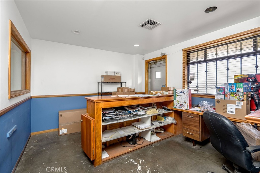 16301 S Broadway Street Property Photo 8