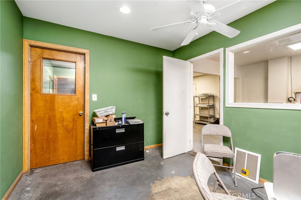 16301 S Broadway Street Property Photo 10