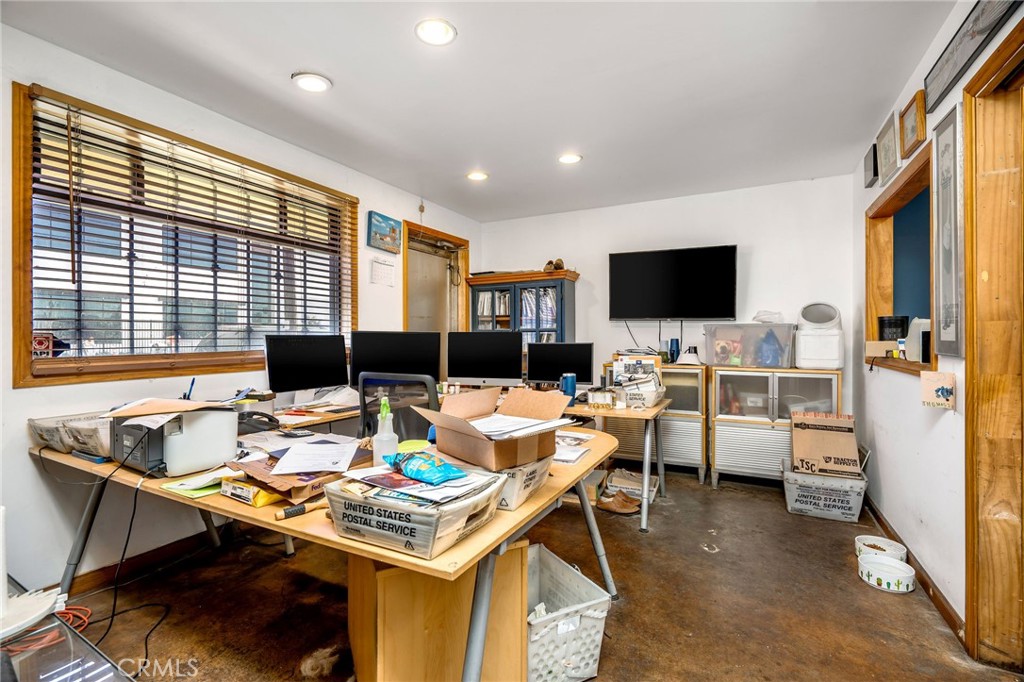 16301 S Broadway Street Property Photo 13