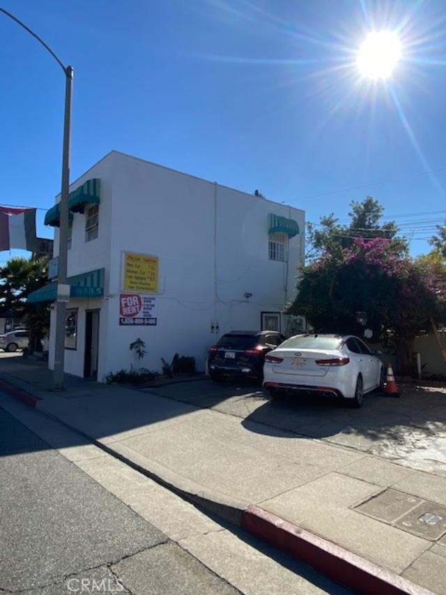 1056 E Walnut Street Property Photo