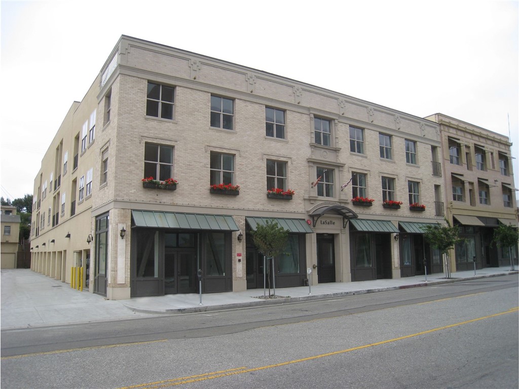 255 W 7th Street 20 Property Photo 1
