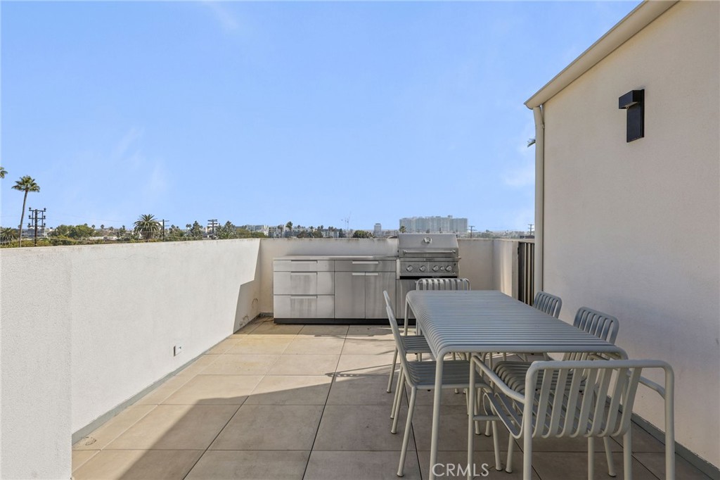2432 Penmar Avenue 202 Property Photo 35