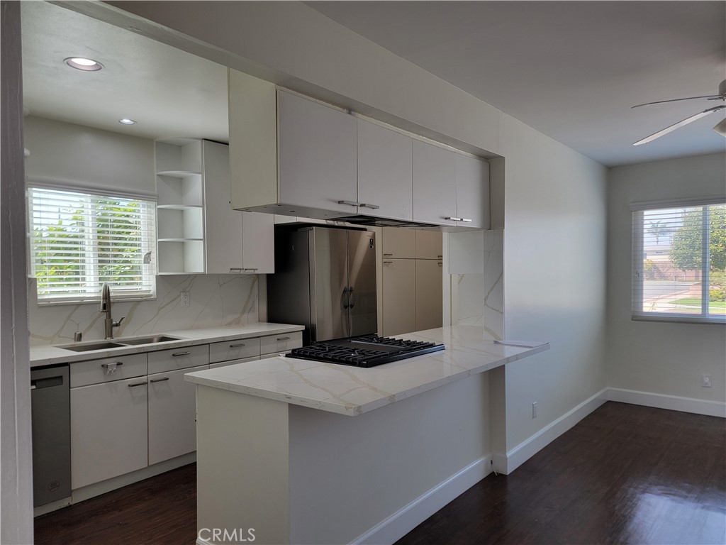 1414 W 180th Street Property Photo 3