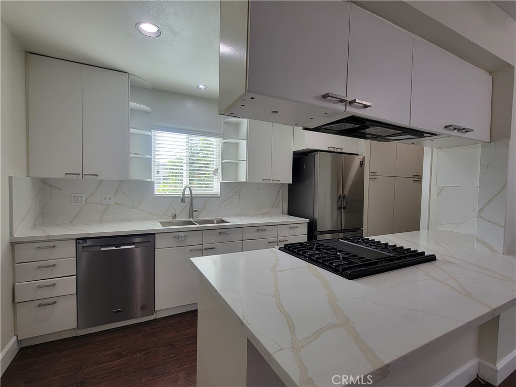1414 W 180th Street Property Photo 4
