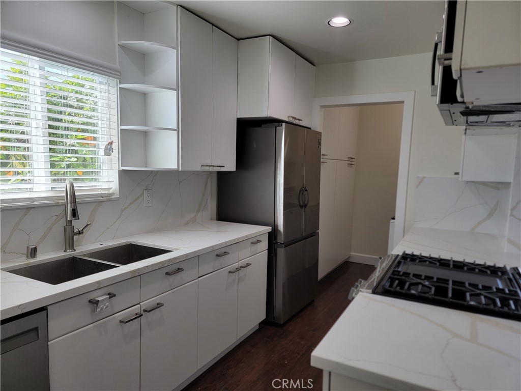 1414 W 180th Street Property Photo 5