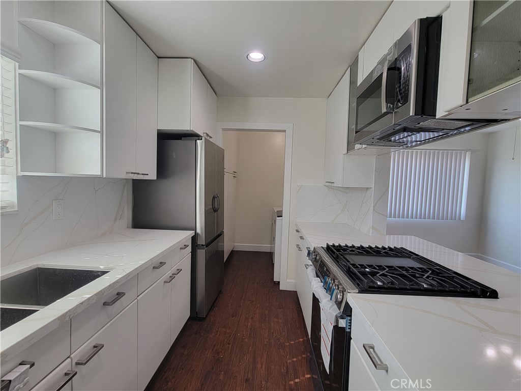 1414 W 180th Street Property Photo 7
