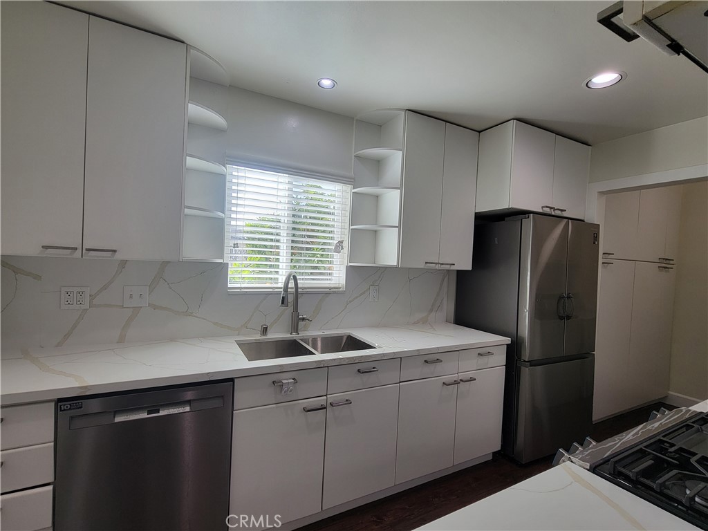 1414 W 180th Street Property Photo 8